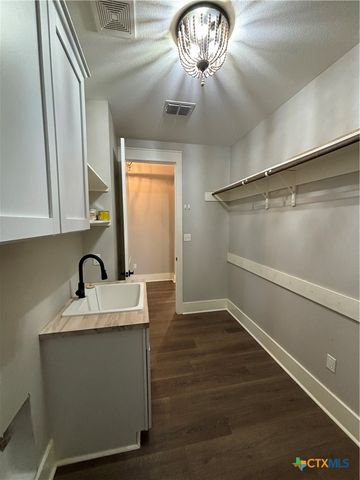110 Hiram Cook, Blanco, TX 78606