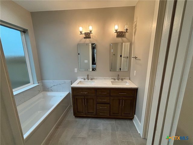 110 Hiram Cook, Blanco, TX 78606
