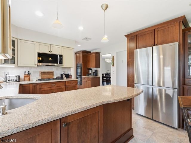 24 Powhatatan Way, Mount Olive Twp., NJ 07840