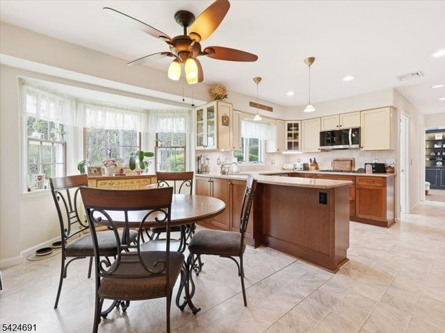 24 Powhatatan Way, Mount Olive Twp., NJ 07840