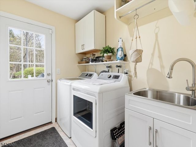 24 Powhatatan Way, Mount Olive Twp., NJ 07840