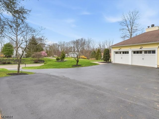 24 Powhatatan Way, Mount Olive Twp., NJ 07840