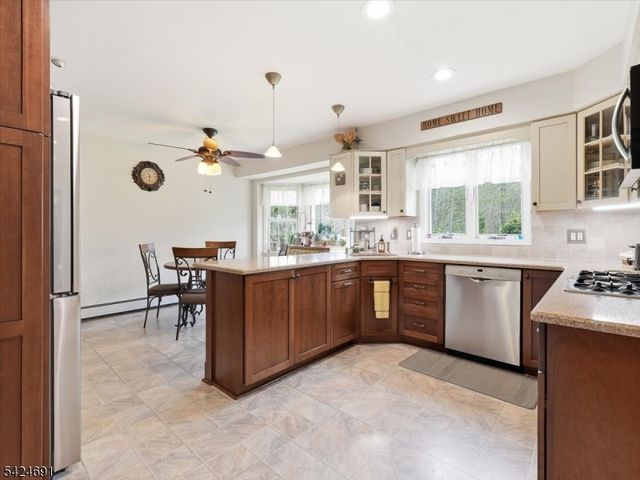 24 Powhatatan Way, Mount Olive Twp., NJ 07840