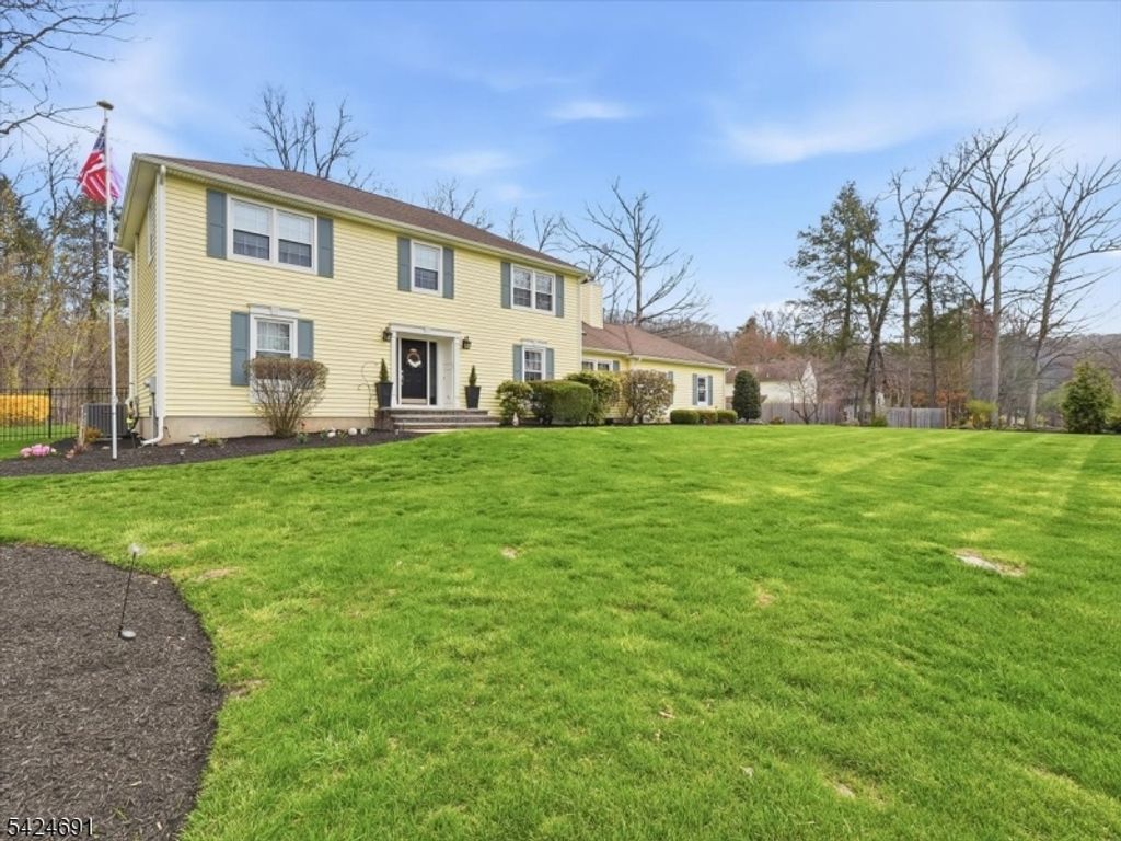 24 Powhatatan Way, Mount Olive Twp., NJ 07840