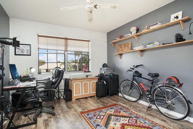 1203 S Lakes End Drive E-2, Fort Pierce, FL 34982