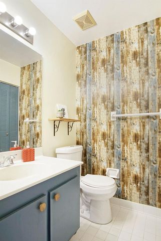 1203 S Lakes End Drive E-2, Fort Pierce, FL 34982