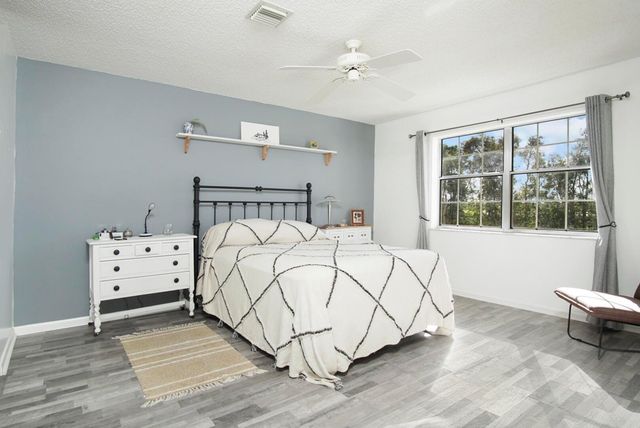 1203 S Lakes End Drive E-2, Fort Pierce, FL 34982