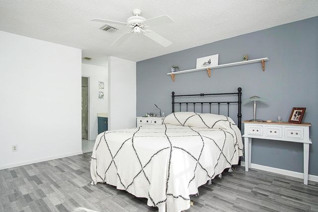 1203 S Lakes End Drive E-2, Fort Pierce, FL 34982