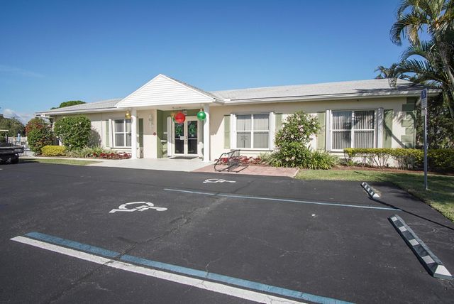 1203 S Lakes End Drive E-2, Fort Pierce, FL 34982