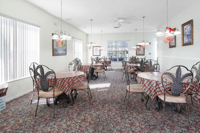 1203 S Lakes End Drive E-2, Fort Pierce, FL 34982