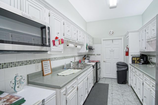 1203 S Lakes End Drive E-2, Fort Pierce, FL 34982