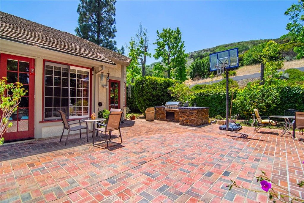 Image 19 of property listing at 29551 Weeping Willow, Agoura Hills, CA 91301