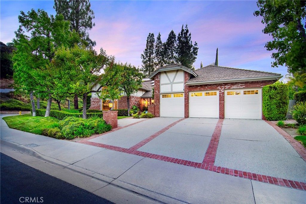 Image 2 of property listing at 29551 Weeping Willow, Agoura Hills, CA 91301