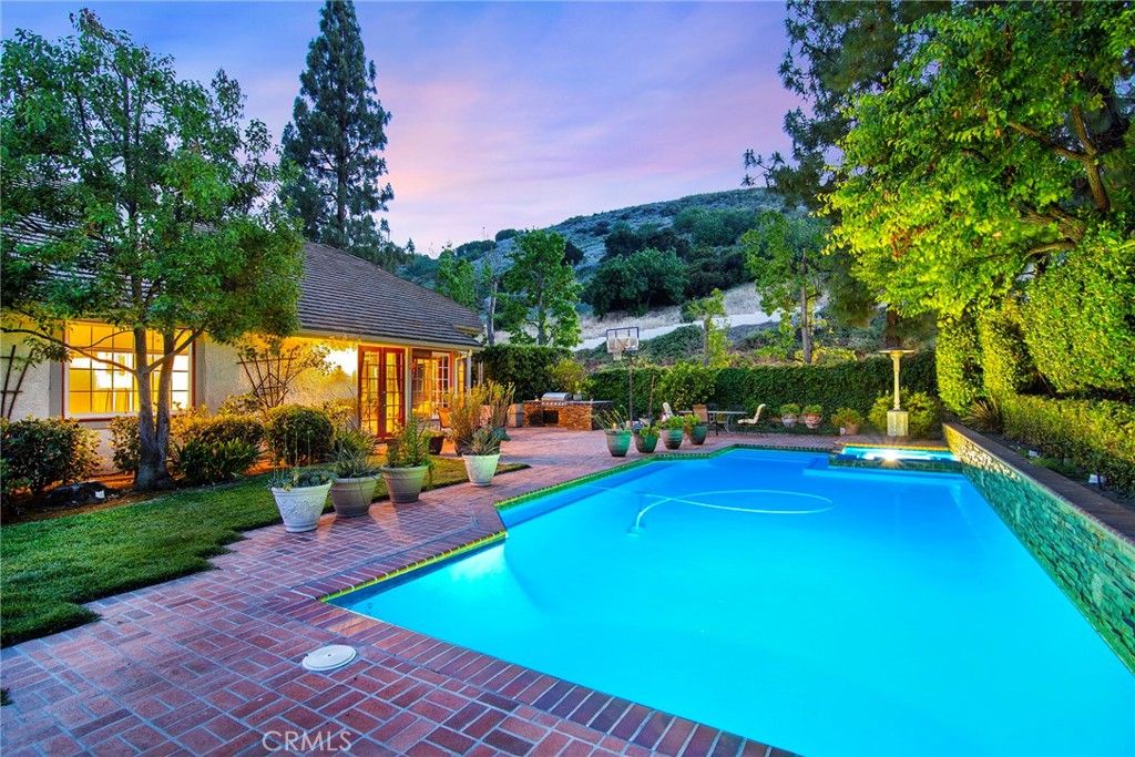 Image 6 of property listing at 29551 Weeping Willow, Agoura Hills, CA 91301