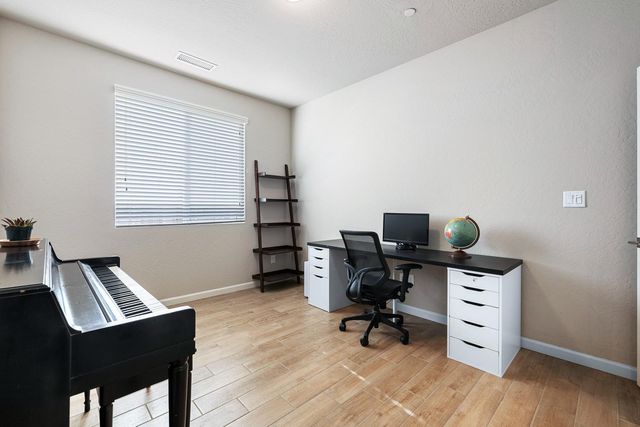 565 Traverse Drive S, Madera, CA 93636