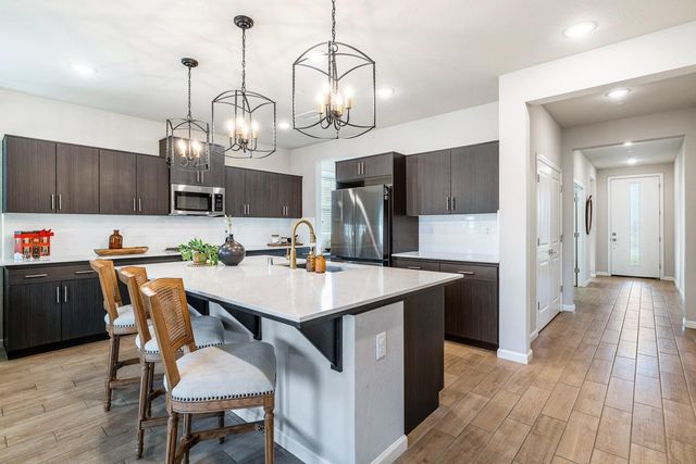 565 Traverse Drive S, Madera, CA 93636