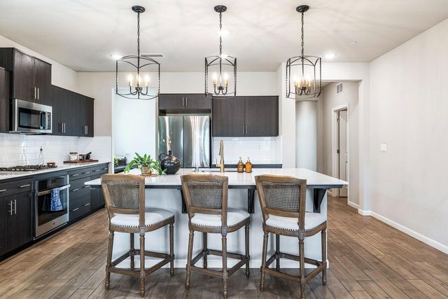 565 Traverse Drive S, Madera, CA 93636