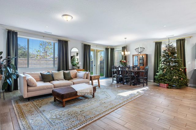 565 Traverse Drive S, Madera, CA 93636