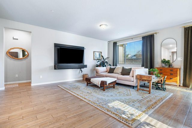 565 Traverse Drive S, Madera, CA 93636