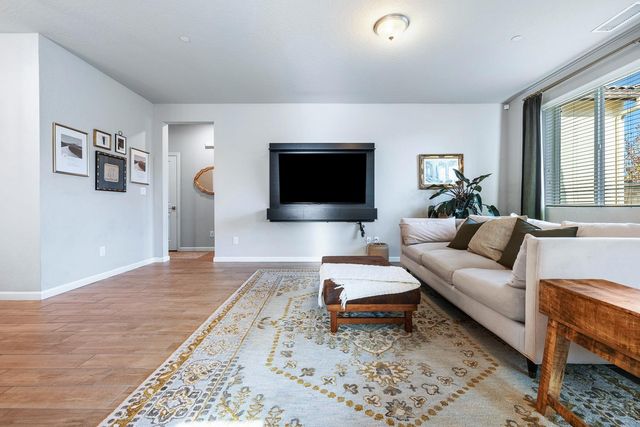 565 Traverse Drive S, Madera, CA 93636