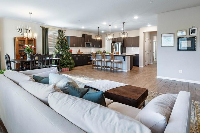 565 Traverse Drive S, Madera, CA 93636