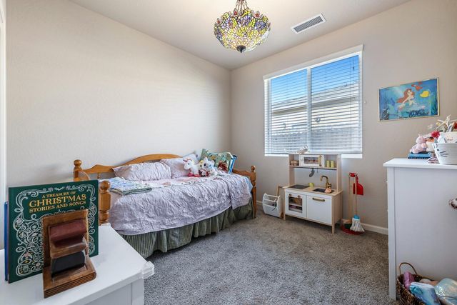 565 Traverse Drive S, Madera, CA 93636