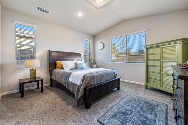 565 Traverse Drive S, Madera, CA 93636