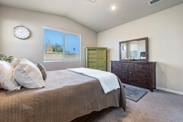 565 Traverse Drive S, Madera, CA 93636