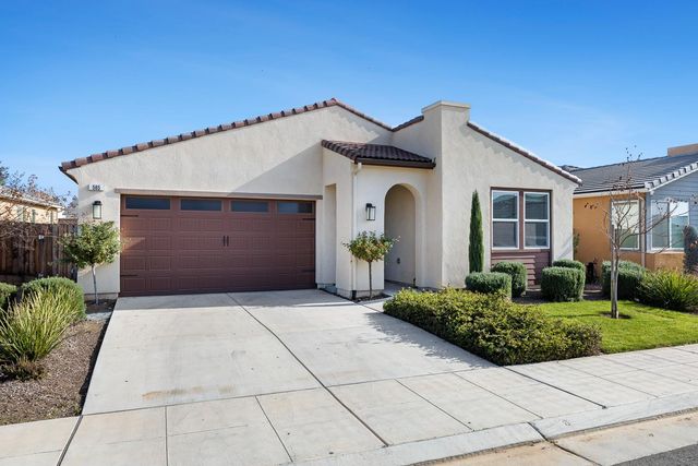 565 Traverse Drive S, Madera, CA 93636