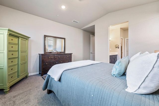 565 Traverse Drive S, Madera, CA 93636