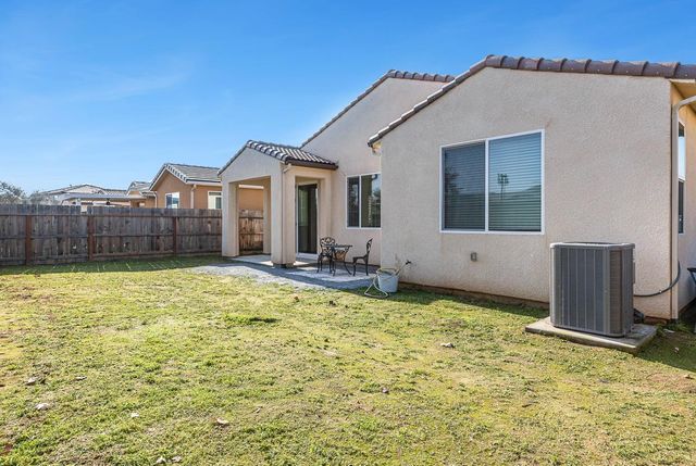 565 Traverse Drive S, Madera, CA 93636