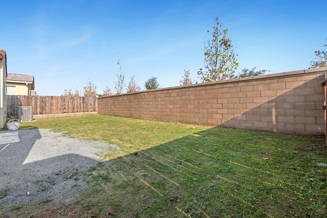 565 Traverse Drive S, Madera, CA 93636