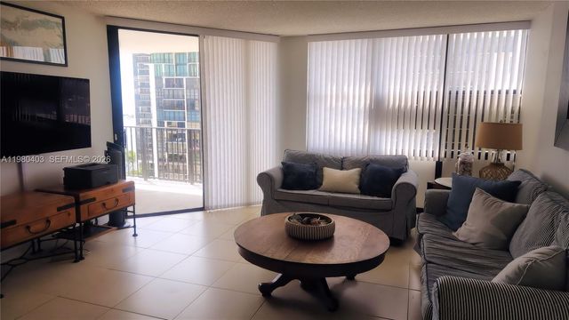 1901 Brickell Ave B1407, Miami, FL 33129