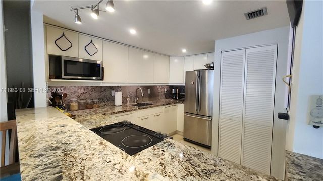 1901 Brickell Ave B1407, Miami, FL 33129