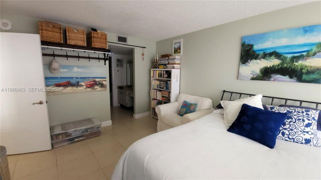 1901 Brickell Ave B1407, Miami, FL 33129