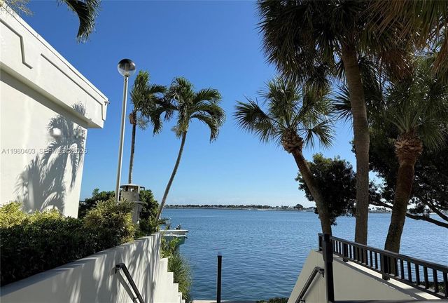 1901 Brickell Ave B1407, Miami, FL 33129