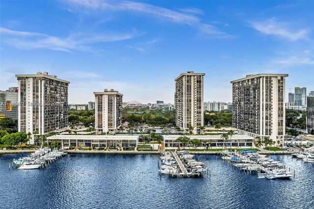 1901 Brickell Ave B1407, Miami, FL 33129