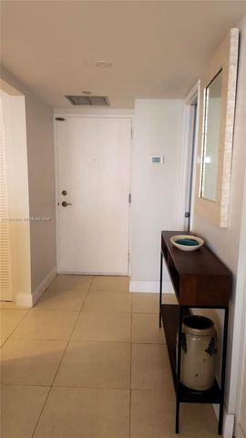 1901 Brickell Ave B1407, Miami, FL 33129