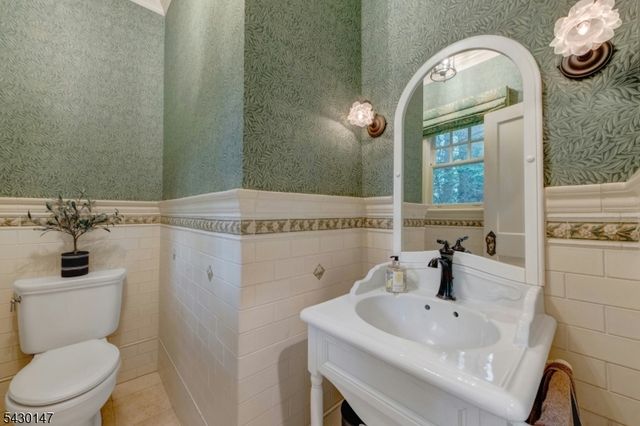 30 Tower Hill Rd, Mountain Lakes Boro, NJ 07046