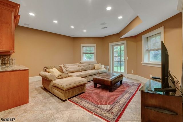 30 Tower Hill Rd, Mountain Lakes Boro, NJ 07046