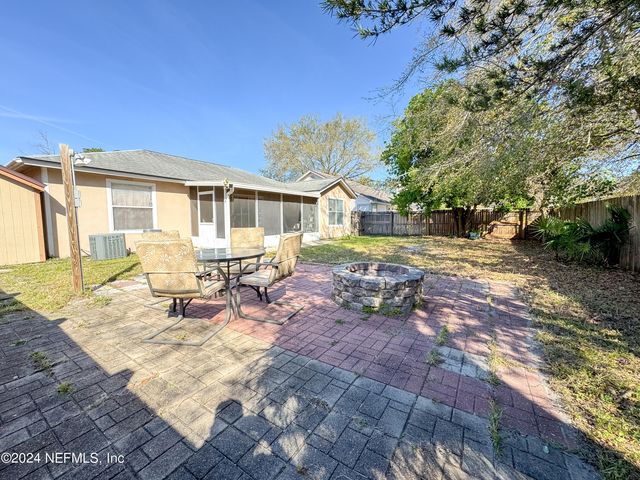 8139 FIELDSIDE Drive W, Jacksonville, FL 32244