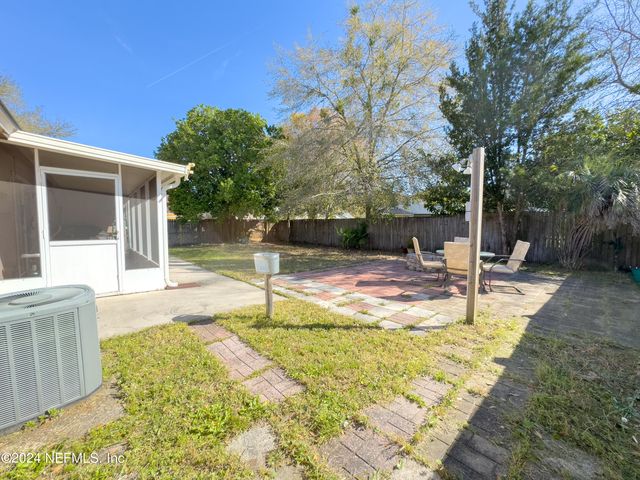 8139 FIELDSIDE Drive W, Jacksonville, FL 32244