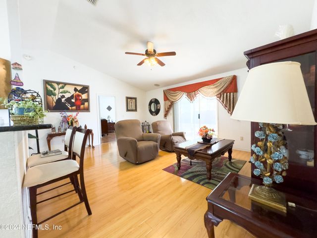 8139 FIELDSIDE Drive W, Jacksonville, FL 32244