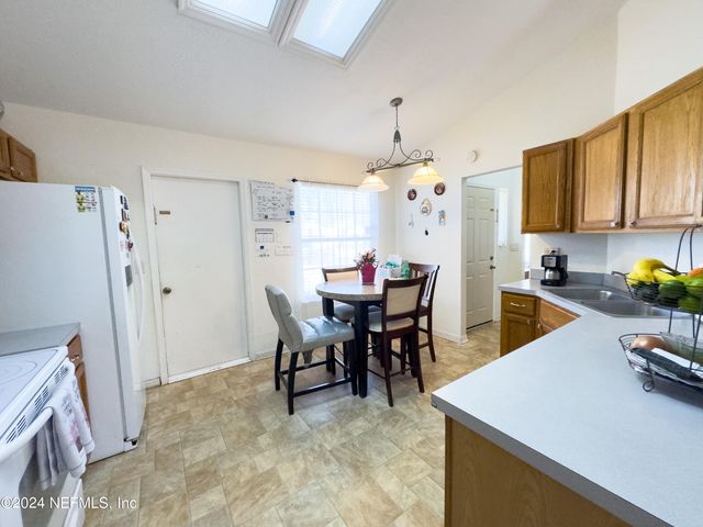 8139 FIELDSIDE Drive W, Jacksonville, FL 32244