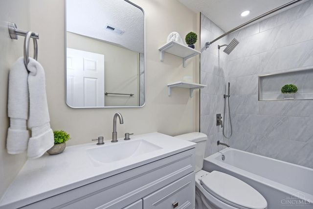 8390 Spring Valley Court, West Chester, OH 45069