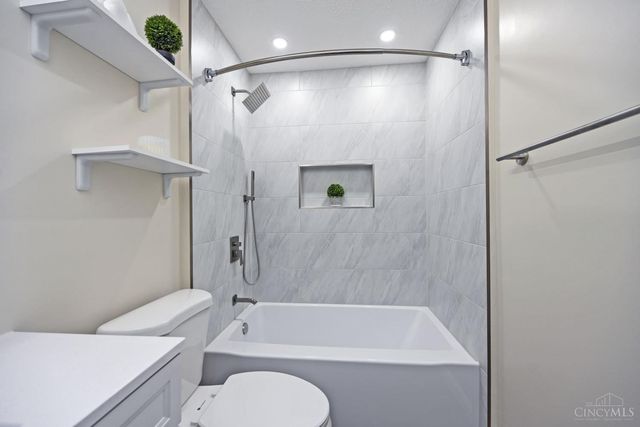 8390 Spring Valley Court, West Chester, OH 45069