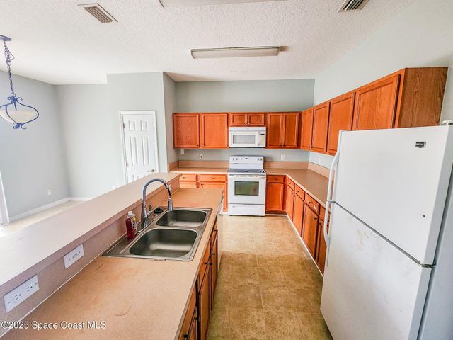 1421 Halstead Avenue NW, Palm Bay, FL 32907