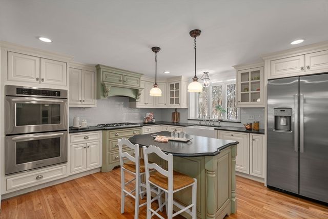 30 Surrey Lane, Topsfield, MA 01983