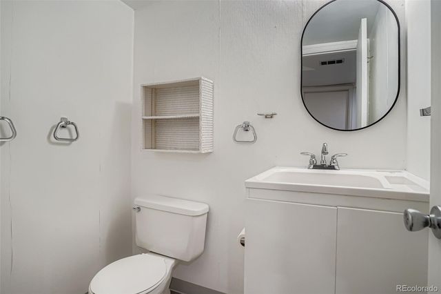 2052 S Worchester Way, Aurora, CO 80014