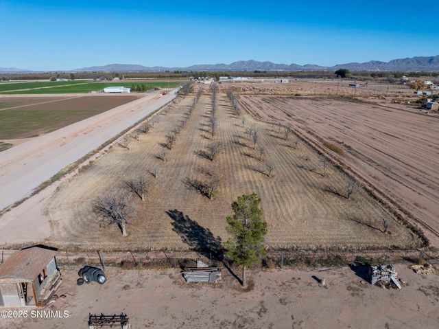 615 W Ojito de Madrid Drive, Anthony, NM 88021